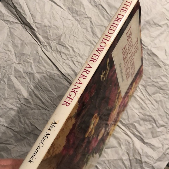 ⭐️3 for $15⭐️ Hardcover | The Dried Flower Arranger - Picture 5 of 5